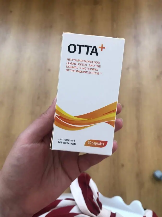Otta+ caps: кутията отпред, в ръка